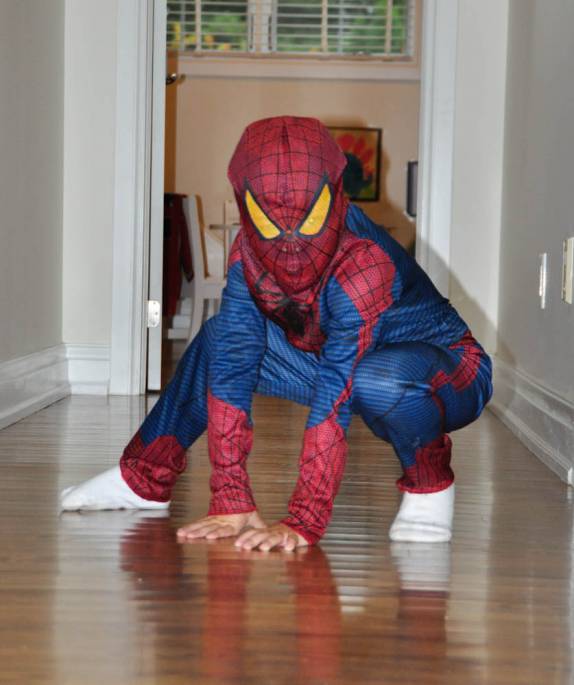 O Lucas na sua roupa predileta, em Markham, subúrbio de Toronto, no Canadá